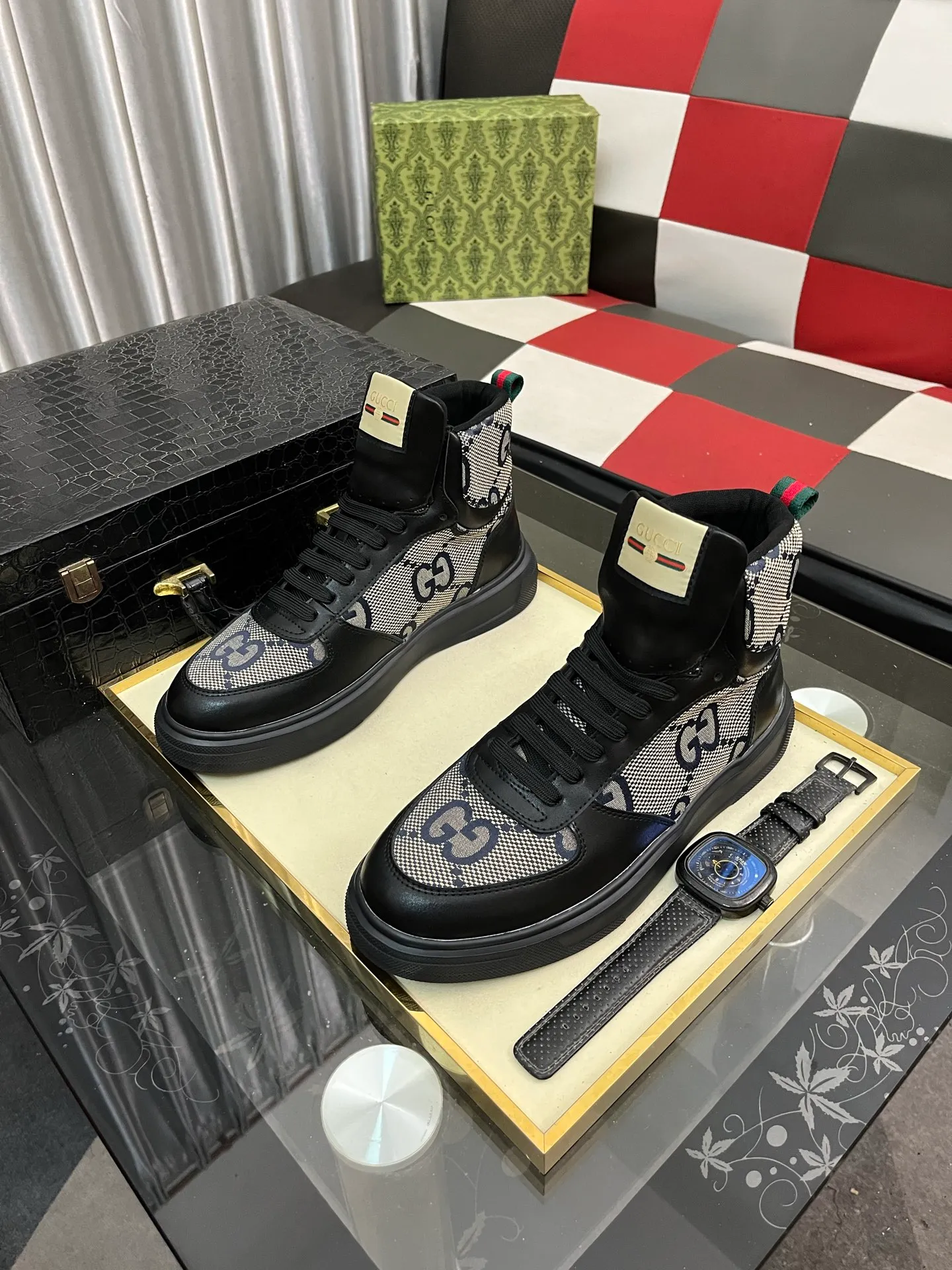 Men's shoes 💰440⌚️⌚️ Gucci •Gucci original quality. ~ Unique modern style sneakers. 🏃A must-have casual shoe for trendy men😍😍 Original brand imported from Italy, imported original leather, sheep lining (refuses to discolor and grind feet) Sole: Original sole provided by the original factory, French lazy style design ⚠️Fit to the feet, original quality attached, super comfortable original sole, size: 38-443️⃣Colors available